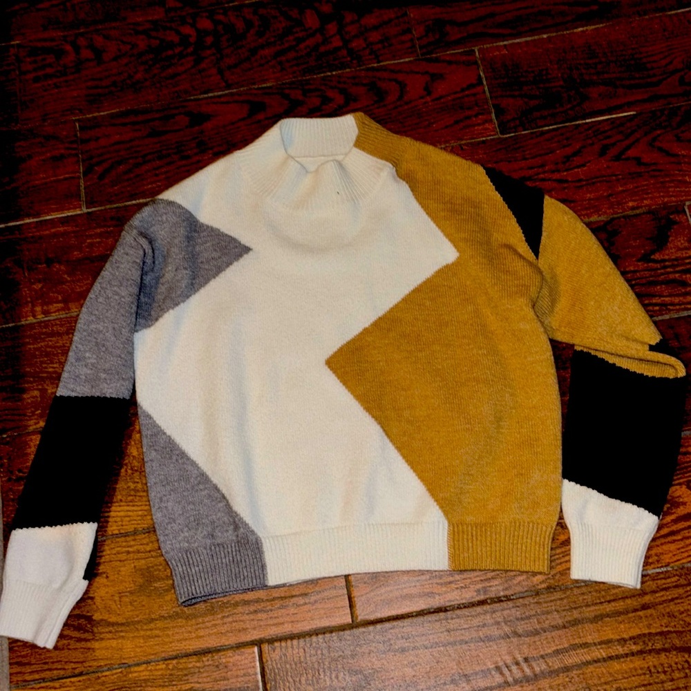 Multi color sweaterer!! Perfect condition